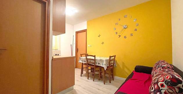 Capić Z3 - apartman s balkonom i parking mjestom, 300 m od plaže