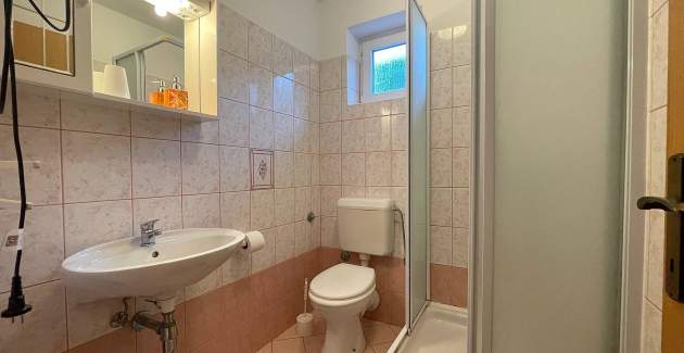 Capić Z3 - apartman s balkonom i parking mjestom, 300 m od plaže