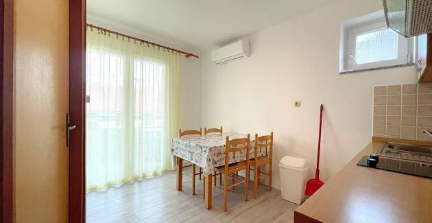 Capic Z4 - Apartment with Balcony and Parking spot, 300 m from the Beach