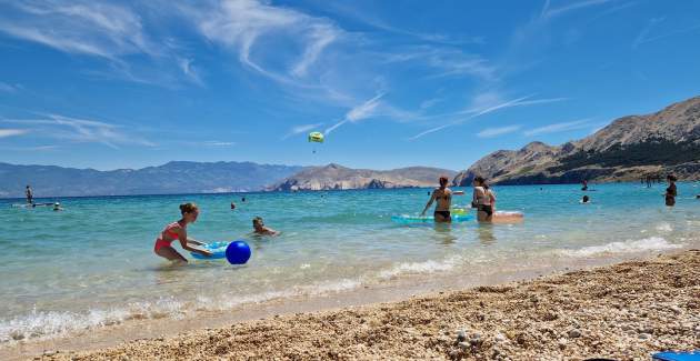 Capic Z1 – Apartman s terasom i parkingom, 300 m od plaže