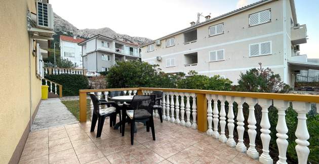 Capic Z1 – Apartman s terasom i parkingom, 300 m od plaže