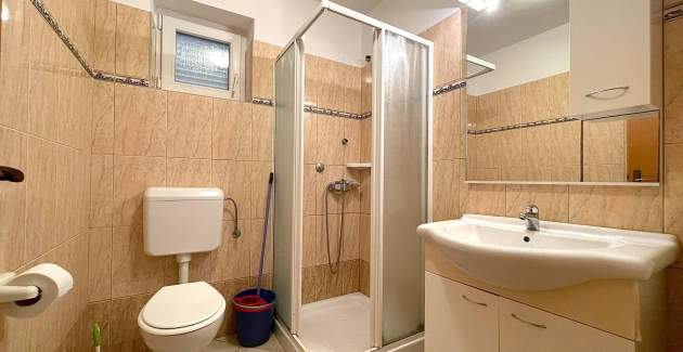 Capic Z1 – Apartman s terasom i parkingom, 300 m od plaže