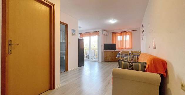 Capic Z5 - Apartment with Balcony and Parking spot, 300 m from the Beach