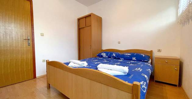 Capic Z6 – Apartman s balkonom i parkingom, 300 m od plaže