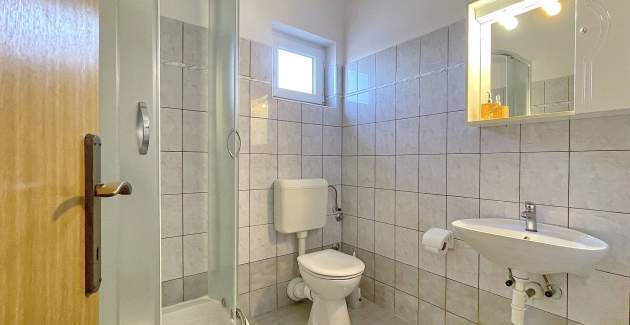 Capic Z6 – Apartman s balkonom i parkingom, 300 m od plaže