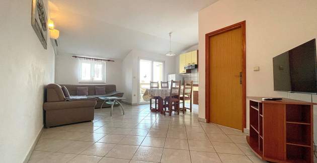 Capic Z6 – Apartman s balkonom i parkingom, 300 m od plaže