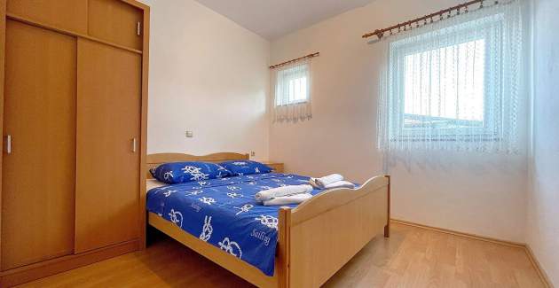 Capic Z6 – Apartman s balkonom i parkingom, 300 m od plaže