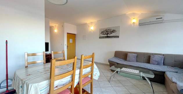 Capic Z6 – Apartman s balkonom i parkingom, 300 m od plaže