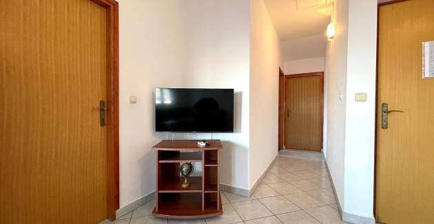 Capic Z6 – Apartman s balkonom i parkingom, 300 m od plaže