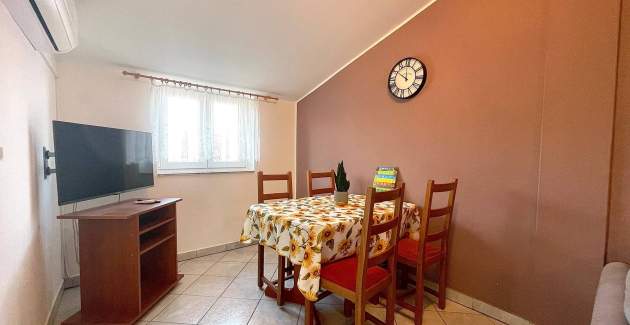 Capic Z7 – Apartman s balkonom i parkingom, 300 m od plaže