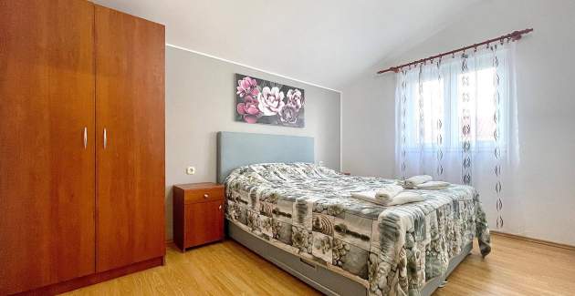 Capic Z7 – Apartman s balkonom i parkingom, 300 m od plaže