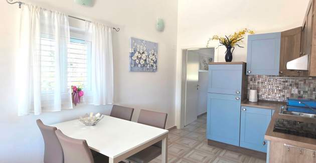 Apartman Cugalj – s Balkonom, na 2. Katu, 300 m od Plaže