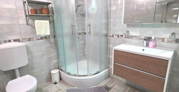 Apartman Cugalj – s Balkonom, na 2. Katu, 300 m od Plaže