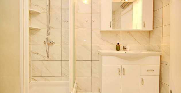 Apartman Cugalj – s balkonom, 1. kat, 300 m od plaže