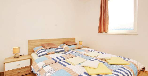 Apartman Cugalj – s balkonom, 1. kat, 300 m od plaže