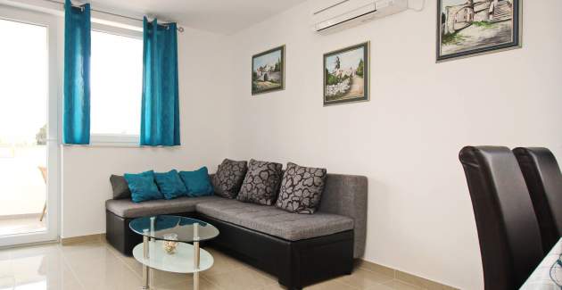 Apartman Cugalj – s balkonom, 1. kat, 300 m od plaže