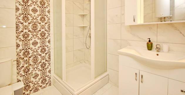 Apartman Cugalj – s balkonom, 1. kat, 300 m od plaže