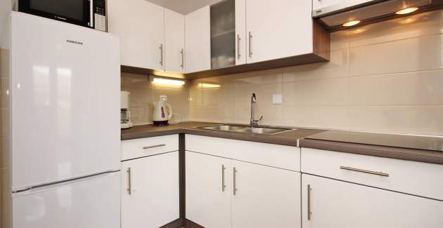 Apartman Cugalj – s balkonom, 1. kat, 300 m od plaže