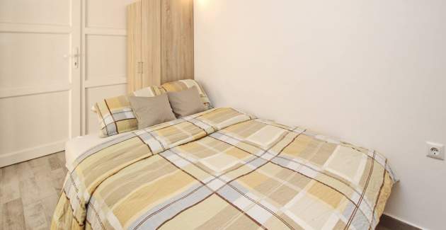 Studio Cugalj - with covered Terrace, 300m from the Beach