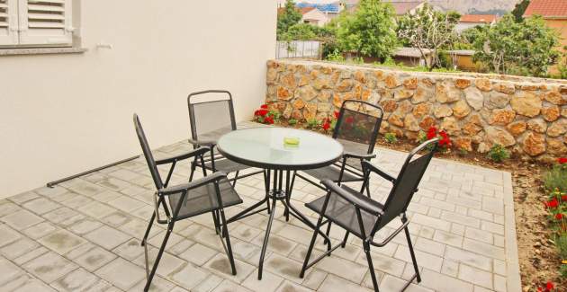 Apartman Vasilic – s terasom, 300 m od plaže