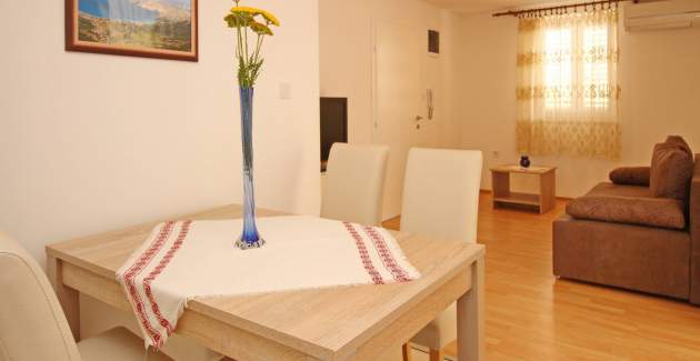 Apartman Vasilic – s terasom, 300 m od plaže