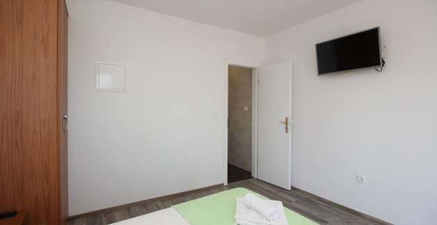 Room Dekanic No.3 - with mini Fridge and Balcony