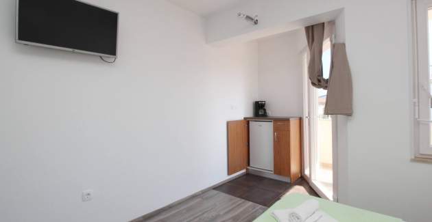 Room Dekanic No.3 - with mini Fridge and Balcony