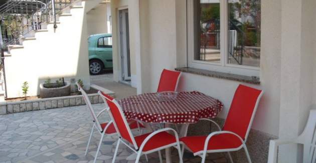Apartment Dekanic D. - on the Ground Floor, with Terrace