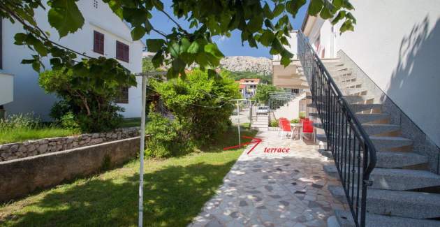 Apartment Dekanic D. - on the Ground Floor, with Terrace