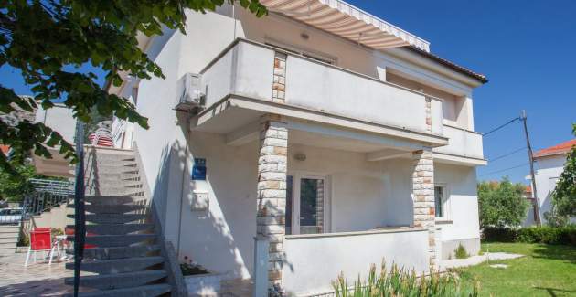 Apartment Dekanic D. - on the Ground Floor, with Terrace