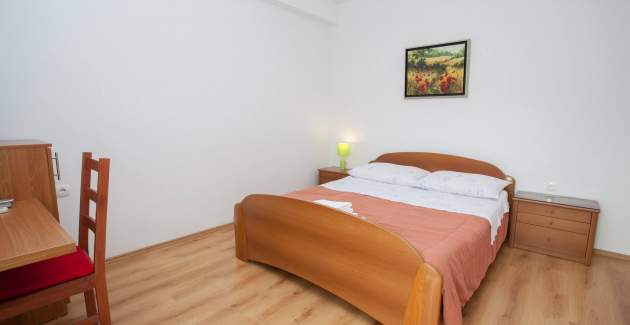 Room Dekanic No.1 - with mini Fridge and Terrace