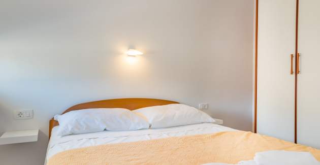 Room Dekanic No.2 - with mini Fridge and Terrace