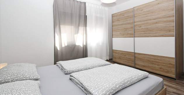 Apartment Mihaela - 350m from the Beach