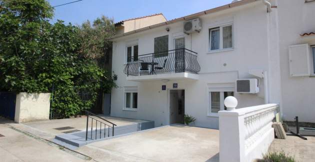 Apartment Fantov No.2 - with Terrace, 250 m from the Beach