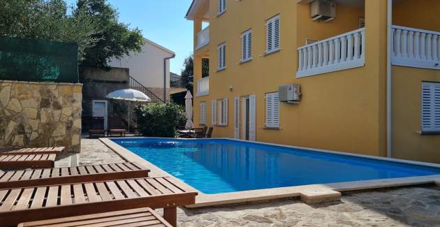 Apartman Gorica 1 br.5 – s Bazenom, 200 m od Plaže