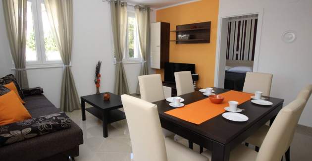 Apartman Gorica 1 br.5 – s Bazenom, 200 m od Plaže