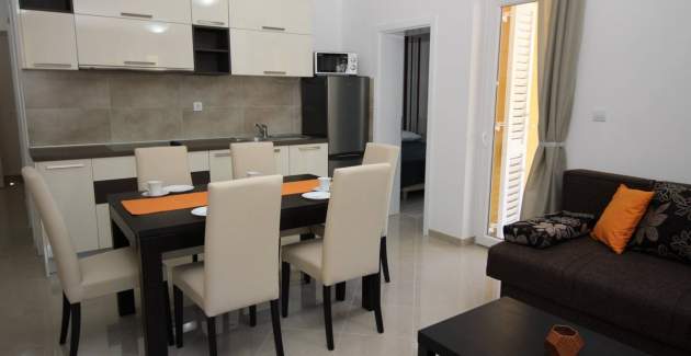 Apartman Gorica 1 br.5 – s Bazenom, 200 m od Plaže