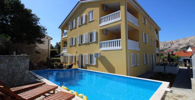 Apartman Gorica 1 br.5 – s Bazenom, 200 m od Plaže