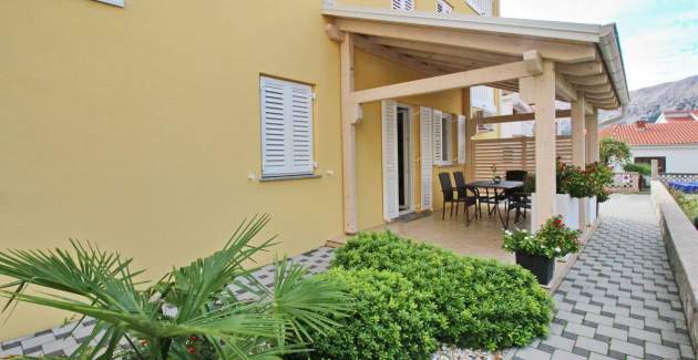 Apartment Gorica 1 No.3 - with Pool, 200 m from the Beach