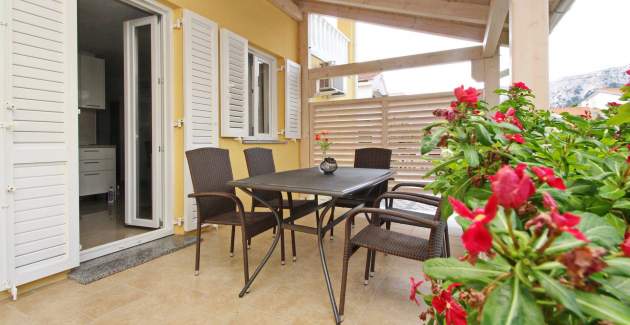 Apartment Gorica 1 No.3 - with Pool, 200 m from the Beach