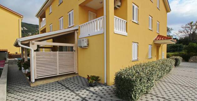 Apartment Gorica 1 No.3 - with Pool, 200 m from the Beach