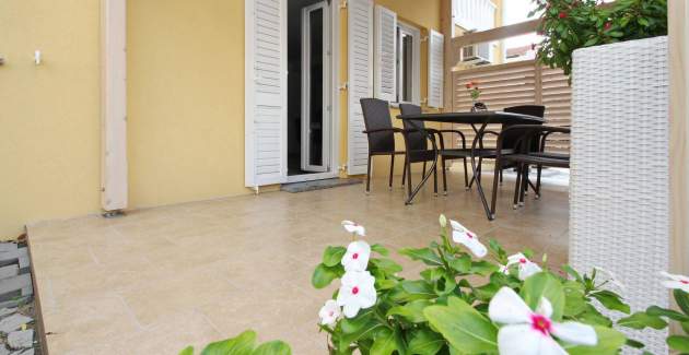 Apartment Gorica 1 No.3 - with Pool, 200 m from the Beach