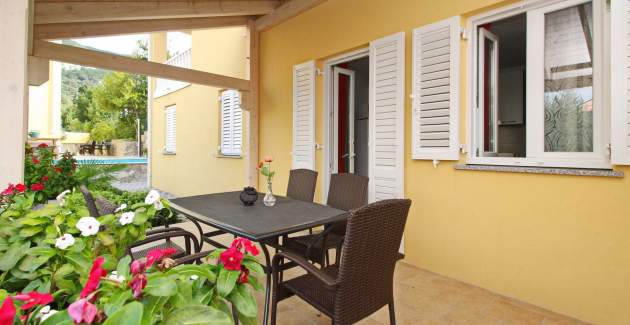 Apartment Gorica 1 No.3 - with Pool, 200 m from the Beach