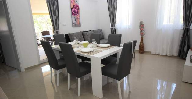 Apartment Gorica 1 No.8 - with Pool, 200 m from the Beach