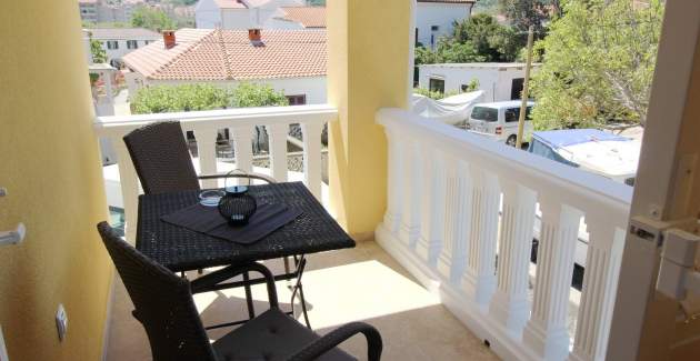 Apartment Gorica 1 No.6 - with Pool, 200 m from the Beach