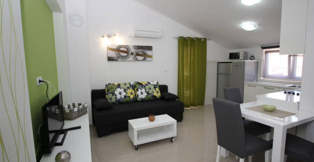 Apartment Gorica 1 No.7 - with Pool, 200 m from the Beach