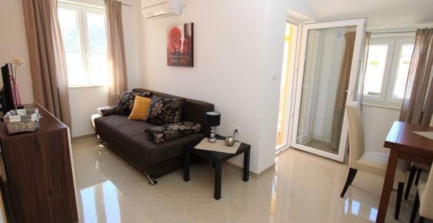 Apartment Gorica 1 No.9 - with Pool, 200 m from the Beach