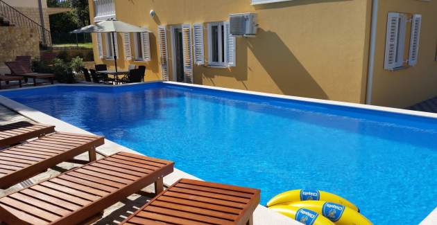 Apartment Gorica 1 No.9 - with Pool, 200 m from the Beach