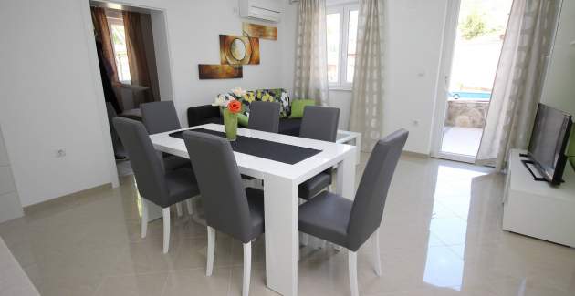 Apartment Gorica 1 No.2 - with Pool, 200 m from the Beach