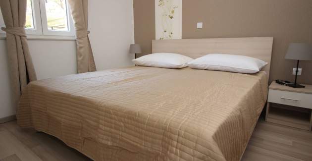 Apartment Gorica 1 No.2 - with Pool, 200 m from the Beach